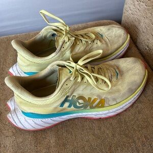 Hoka Carbon X sneaker